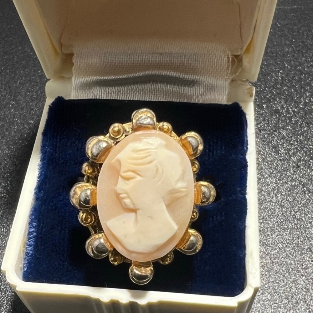 Vintage Shell Cameo Adjustable Ring Gold Tone Unique Raised Setting